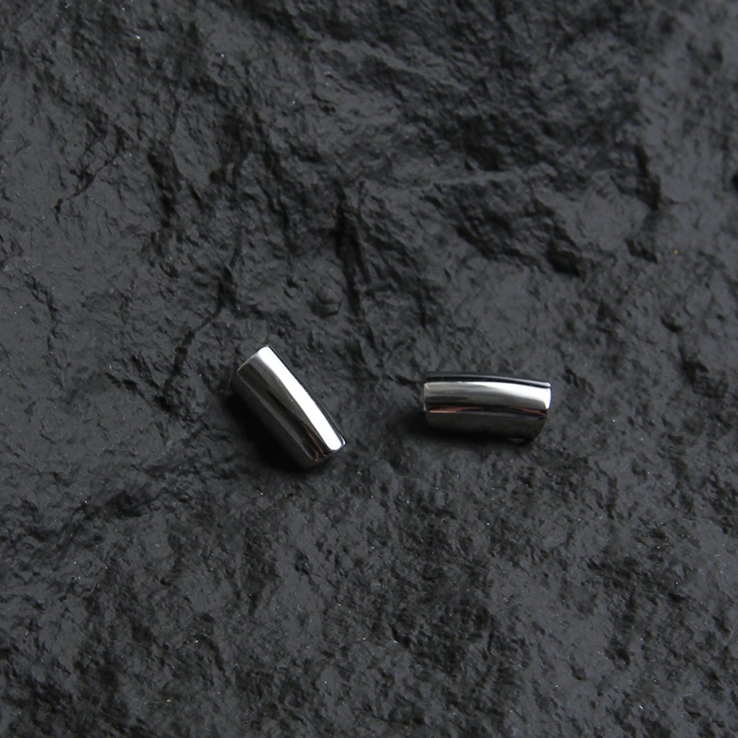 FUTURISTIC LONG CLIP ON EARRING